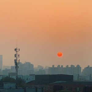 反抗激烈半推半就下一句
